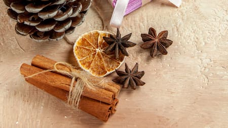 Este es el significado de poner canela en el árbol de Navidad