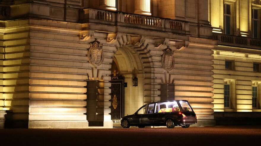 Restos de Isabel II llegan al palacio de Buckingham