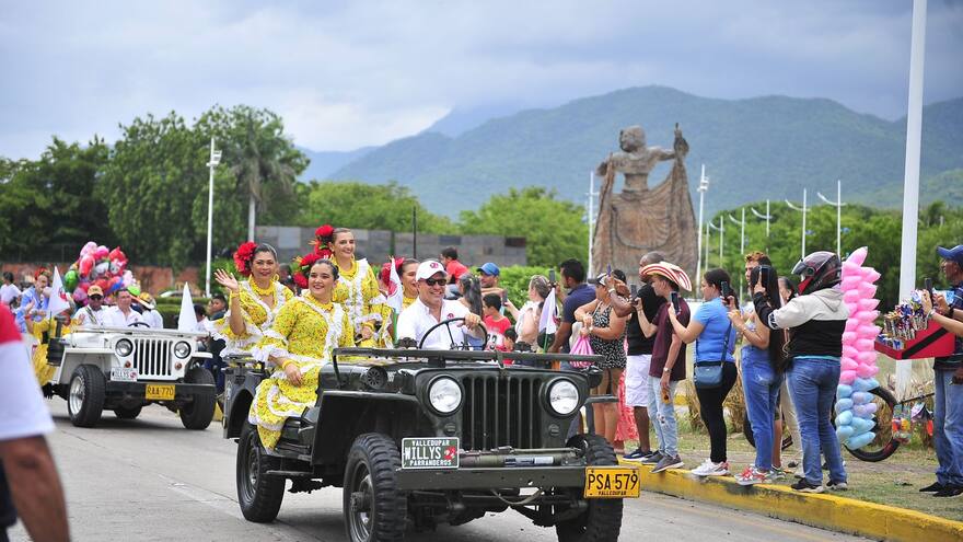 Desfile de Willys Parranderos prenden los motores del Festival Vallenato