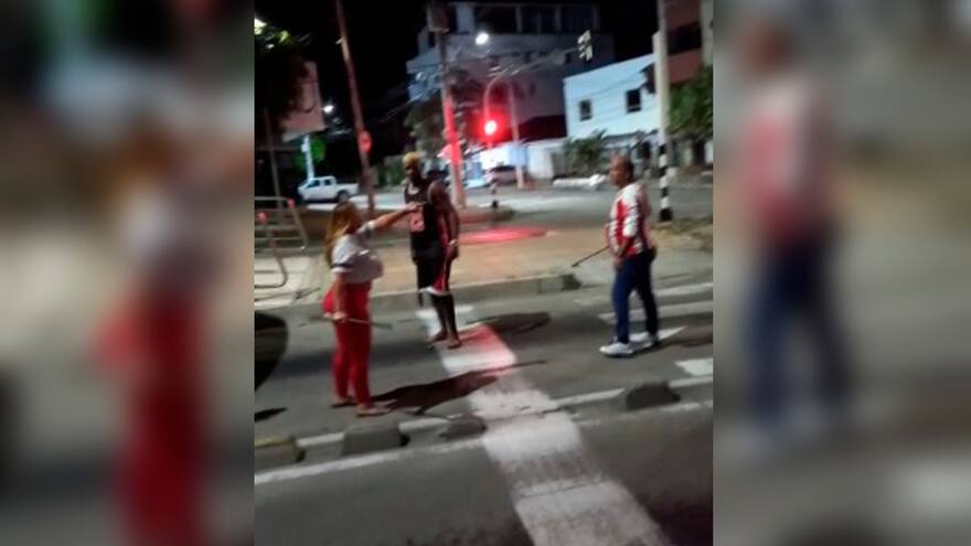 Barranquilla: discusión entre conductores de buses en termina en pelea