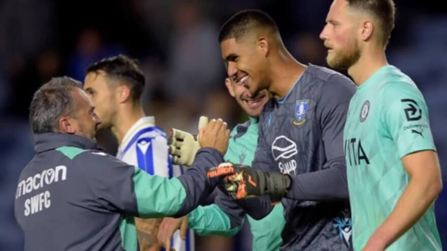 El barranquillero Devis Vásquez se luce en su debut con el Sheffield Wednesday tapando dos tiros desde el punto penal