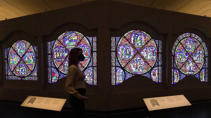 Museo británico celebra los 800 años de su vitral más famoso