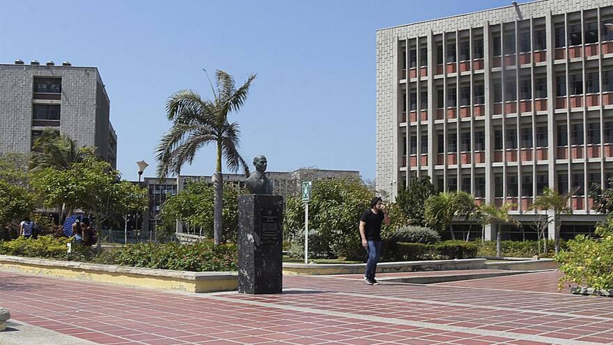 ¿Por qué los estudiantes de UA están en paro?