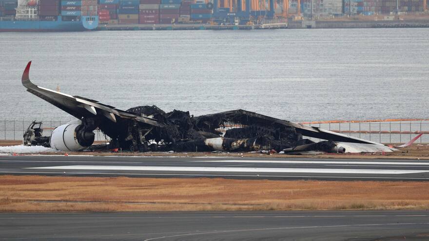 Accidente en aeropuerto de Tokio: anuncian la cancelación de más de 200 vuelos