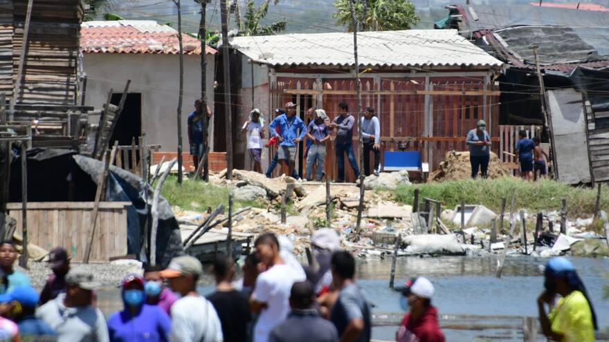 Comenzó el proceso de desalojo de 35 familias en Las Flores