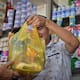 Tiendas de barrio, bajo “supervivencia” por la caída de ingresos y presión de costos