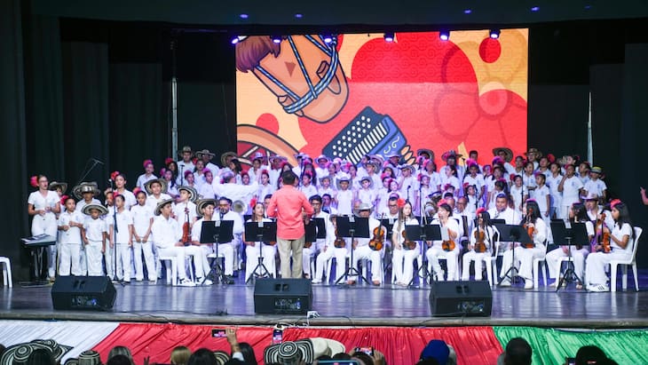 Niños del Conservatorio y la Banda Departamental de Sucre brillaron en la inauguración del Encuentro Nacional de Bandas
