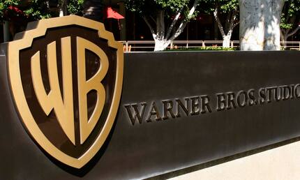 Accionistas de Warner Bros. prevén una “guerra de ofertas” por la compañía, según WSJ