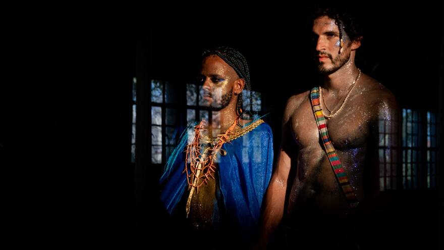 ‘Flores del otro patio’, la resignificación de la homofobia