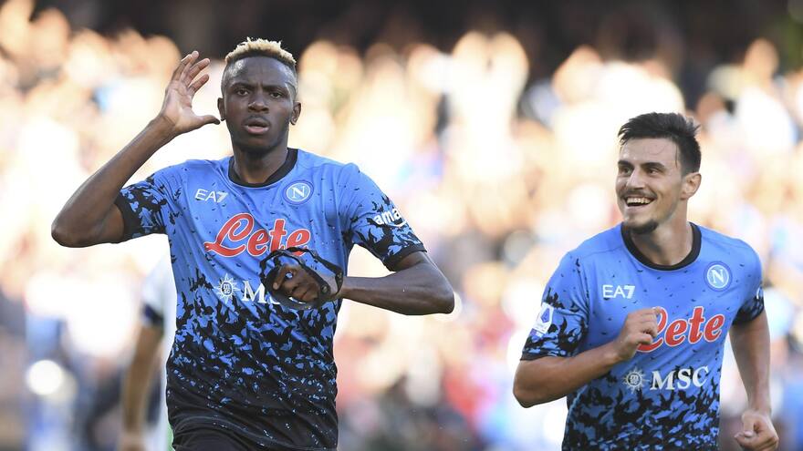 Serie A: Un triplete de Osihmen pone al Napoli como líder solitario
