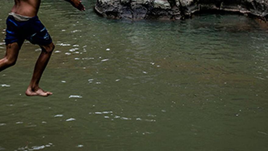 Niño que hacía clavados en el Río Piedras, en Santa Marta, fue atrapado por caimán