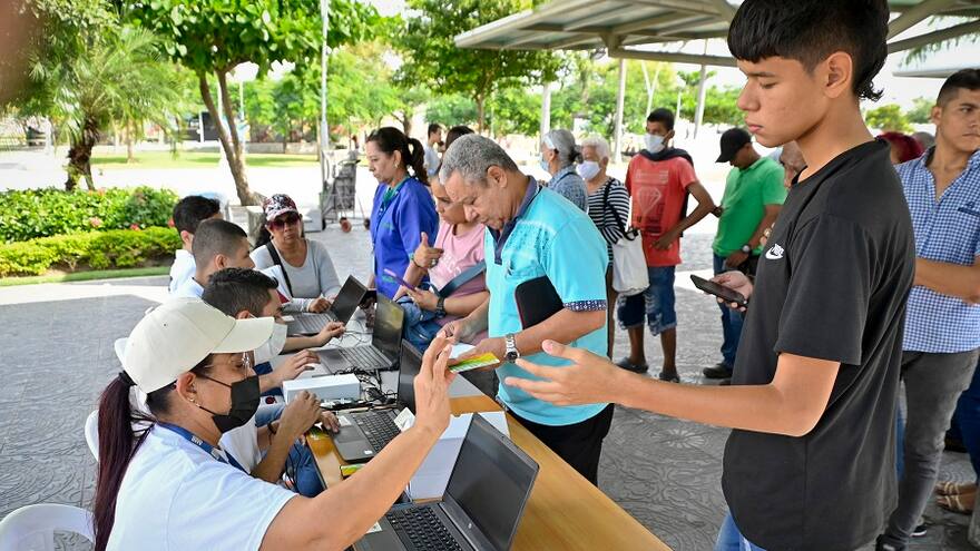 Usuarios destacan entrega gratis de tarjetas Sibus