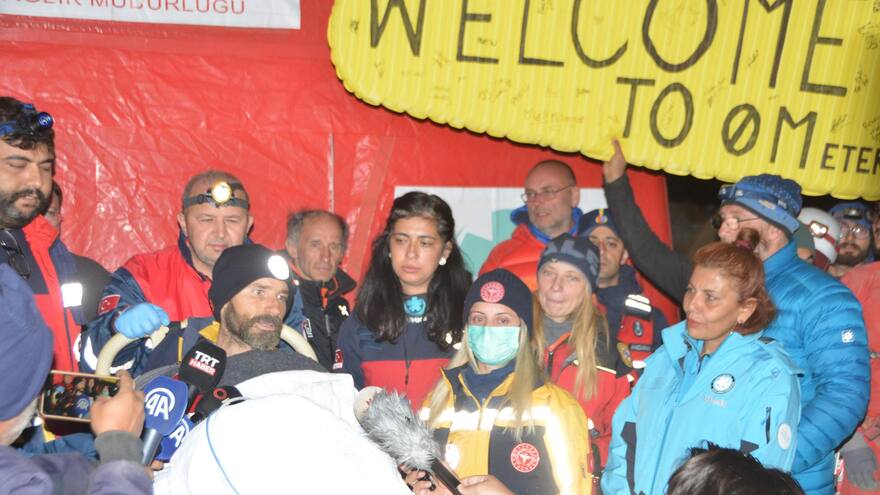 Rescatan a investigador que quedó atrapado durante nueve días en una de las cuevas más profundas de Turquía