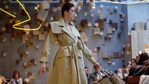 Conozca las cinco prendas que siempre debe tener en su armario cápsula