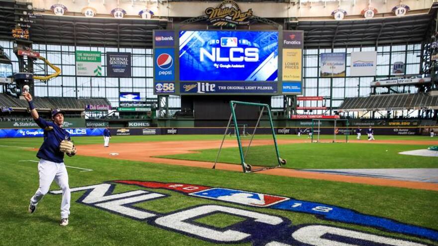 Asociación de Jugadores de la MLB acusa a los dueños de manipular el béisbol