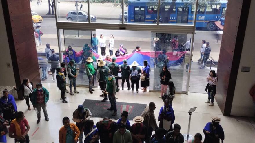 Líder indígena habla sobre la toma de las instalaciones de Grupo Semana en Bogotá