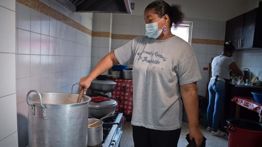 Cocinas del callejón del ‘Meao’ y de ‘Robertico’ estrenan espacios