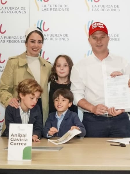 Héctor Espinosa, exgobernador de Sucre, oficializó su precandidatura presidencial