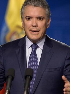 Más sombras que luces