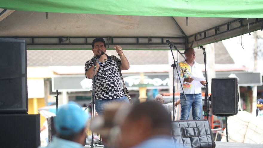 Danny Zora se corona por tercera vez consecutiva Rey de la Décima en Arjona