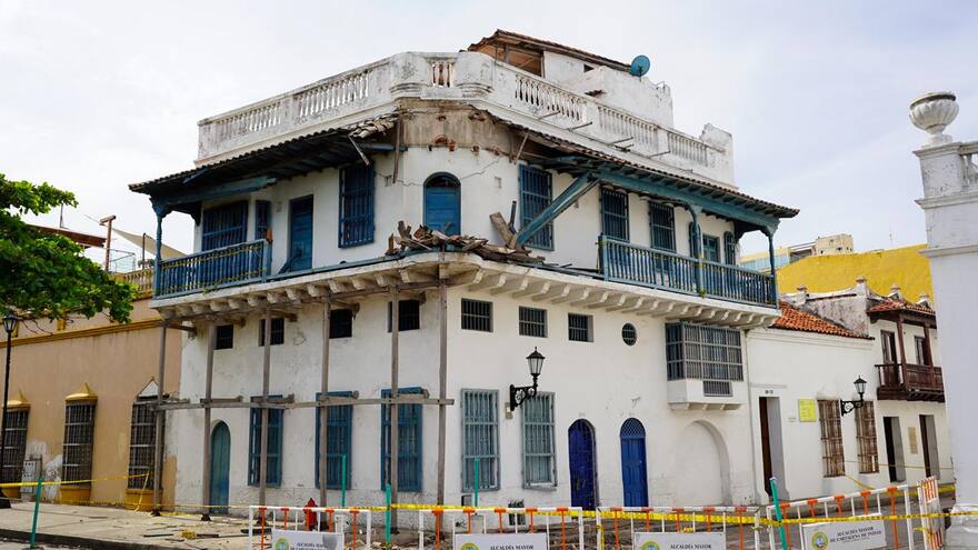 Caída de balcón en edificación del Centro Histórico de Cartagena enciende alarmas