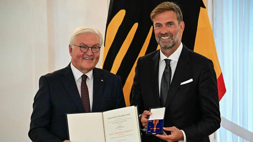 El extécnico de Luis Díaz, alemán Jürgen Klopp, recibió la Orden del Mérito