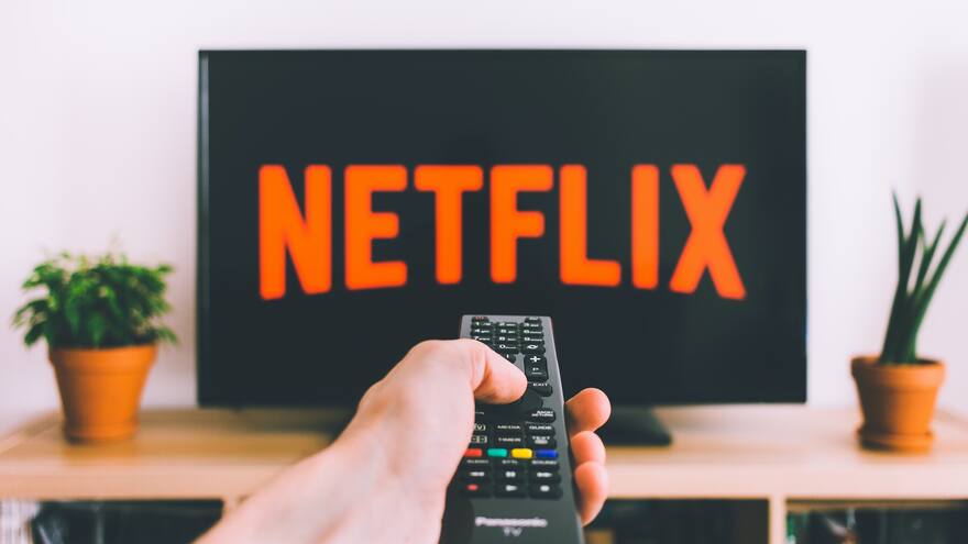 Netflix anuncia la suspensión del cobro extra de ‘agregar una casa’ y cobrará recargos en cuentas compartidas