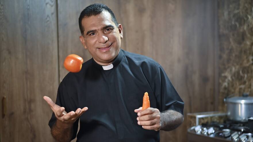 El ‘Chef-Cura’ que sazona la eucaristía en Barranquilla