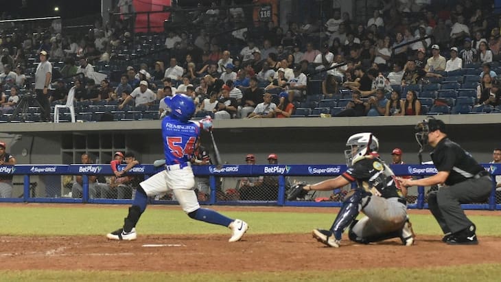 Los Caimanes empiezan indomables y devoran a los Tigres 10-4