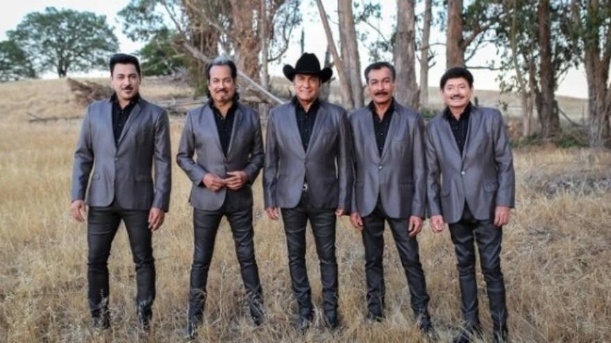 Los Tigres del Norte continuaron su concierto en Querétaro, México, luego de recibir la noticia del fallecimiento de su madre, Consuelo Angulo