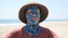 ‘Facekini’, la inusual prenda que protege el rostro de las quemaduras del sol