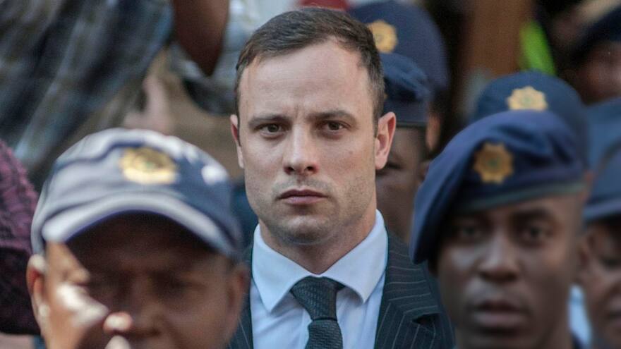 Tras casi 11 años de haber asesinado a su novia, sale en libertad el famoso atleta sudafricano Oscar Pistorius