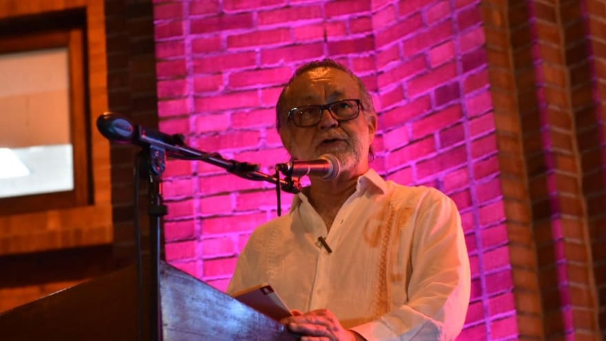 'Estoy viviendo una vida plena': poeta Jotamario Arbeláez desmiente su muerte