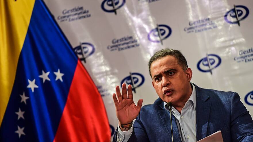 Gobierno de Venezuela pide arrestar a esposo de exfiscal por supuesta corrupción