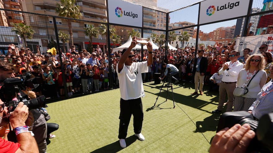 'A los niños les digo que se diviertan jugando al fútbol': Ronaldinho