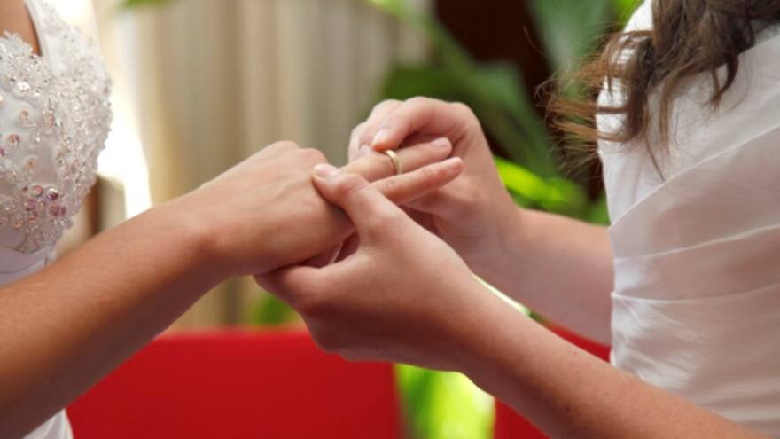 Juez niega boda entre dos mujeres porque 'va en contra de su moral cristiana'