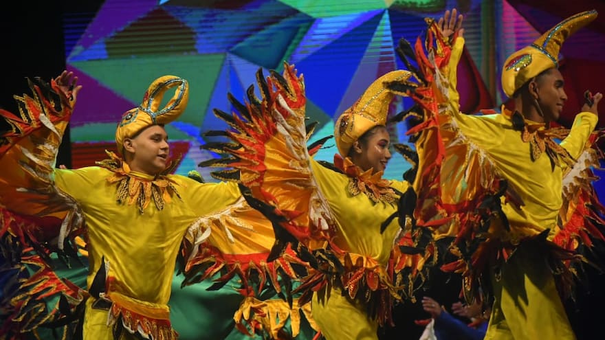 La tradición se toma la Plaza de la Paz con el Festival de Danzas