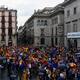 Miles de personas marchan en Barcelona contra el reférendum catalán