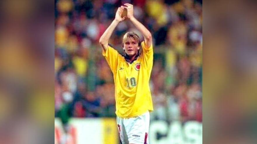 David Beckham mostró en video cómo guarda camiseta que le dio el Pibe Valderrama: 'fue un día especial'