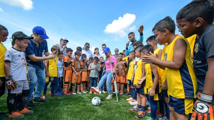 Entregan cancha para promover el deporte en Sabanagrande