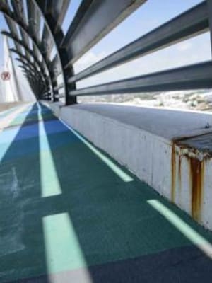 El puente descuidado