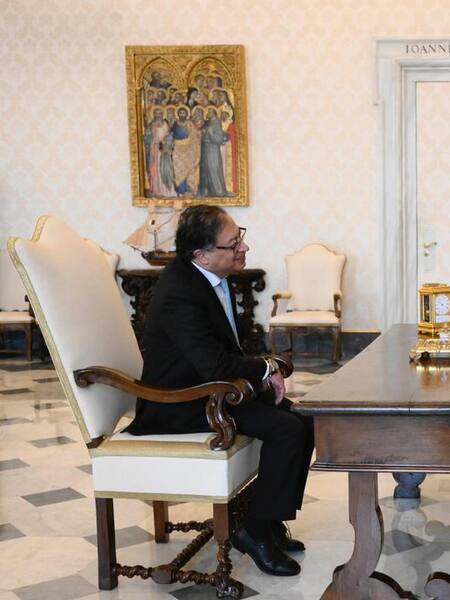 “¡Ay, Francisco! Aquí he llorado”: Petro tras funeral del papa