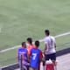 Video: Futbolista agredió a árbitra tras ver la tarjeta roja durante un partido de la primera C