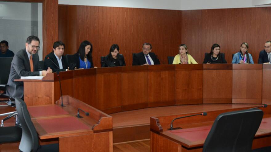 Contralor que buscó destitución de alcalde de Santa Marta es pariente de exmagistrado Escobar