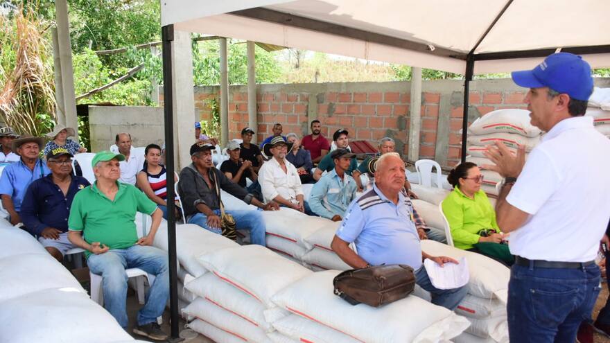 Gobernación hace entrega de suplementos alimenticios a 1.400 pequeños ganaderos del Atlántico