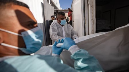 Israel entrega a Gaza 30 cadáveres de palestinos con signos de quemaduras, amputaciones y ataduras en manos y ojos