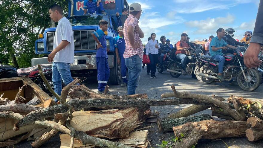 La vía Lorica-Montería permanece bloqueada