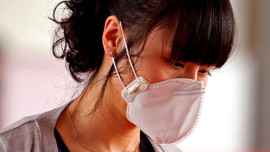 EE.UU. pide a vacunados llevar mascarilla en interiores en casi todo el país