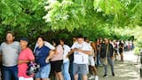 Largas filas en El Pueblito por demoras en el ingreso a las mesas de votación