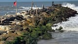 Más de 50 rescatistas vigilan playas de Puerto Colombia ante alerta por tormenta Melissa